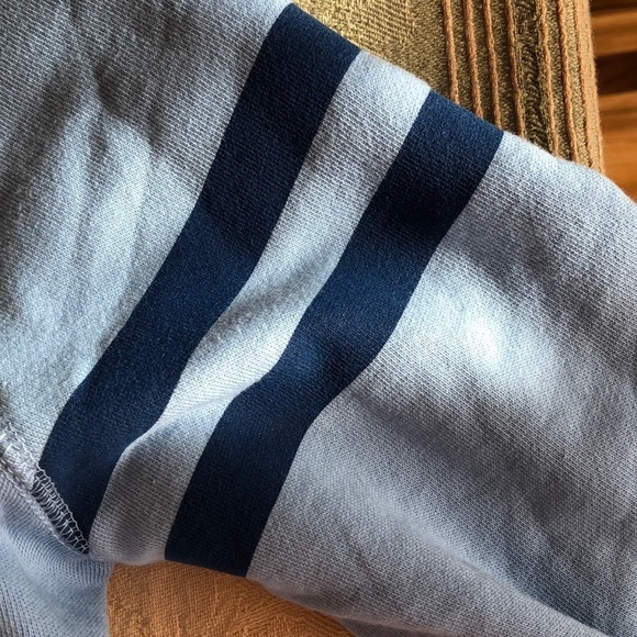 Gap logo sweatshirt hi beautiful light-blue NWT Size large - Picture 5 of 7